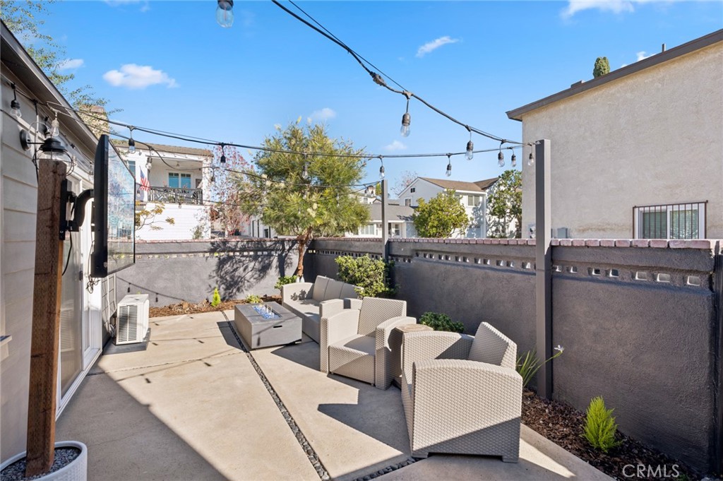 620 1/2 Acacia Avenue