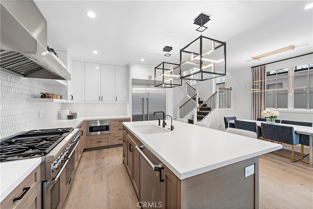 613 Narcissus Avenue