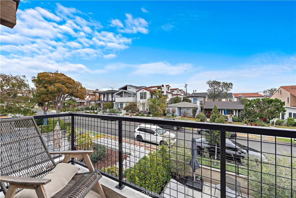 613 Narcissus Avenue