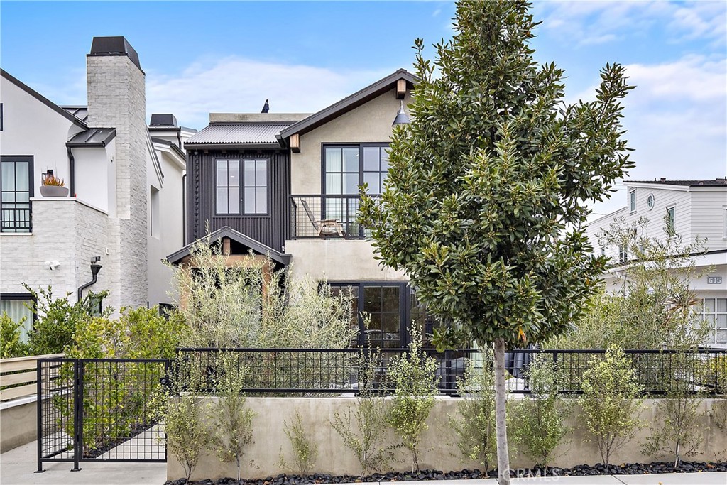 613 Narcissus Avenue