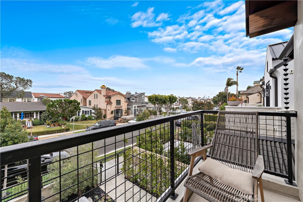 613 Narcissus Avenue