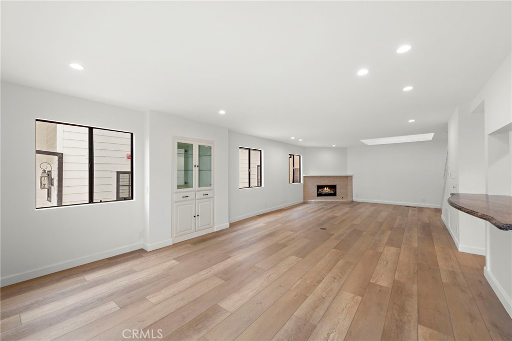 405 Heliotrope Avenue A