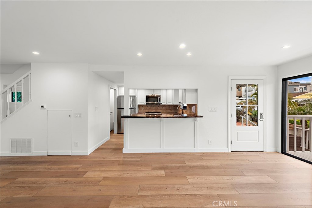 405 Heliotrope Avenue A