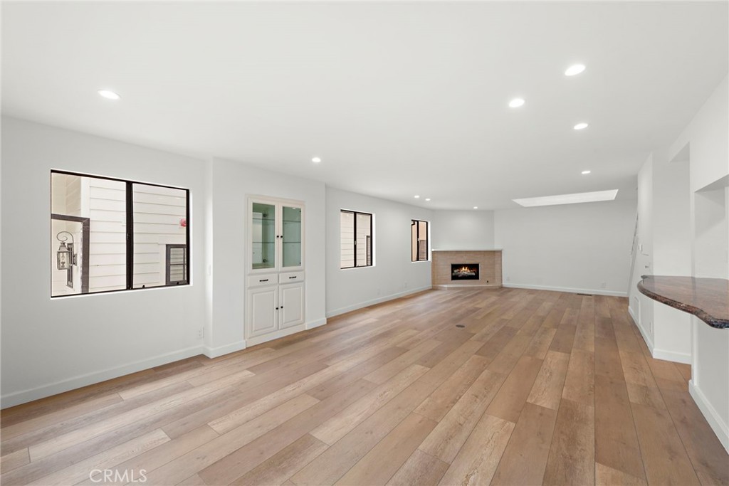 405 Heliotrope Avenue A