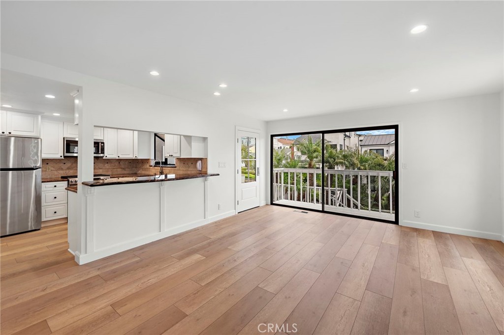 405 Heliotrope Avenue A