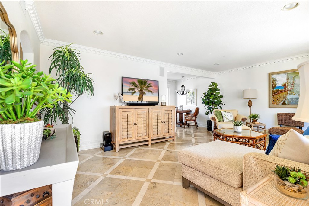 329 Marguerite Avenue 3