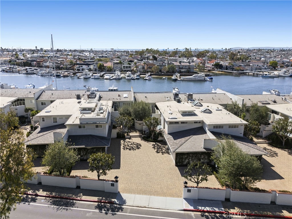 1241 Bayside