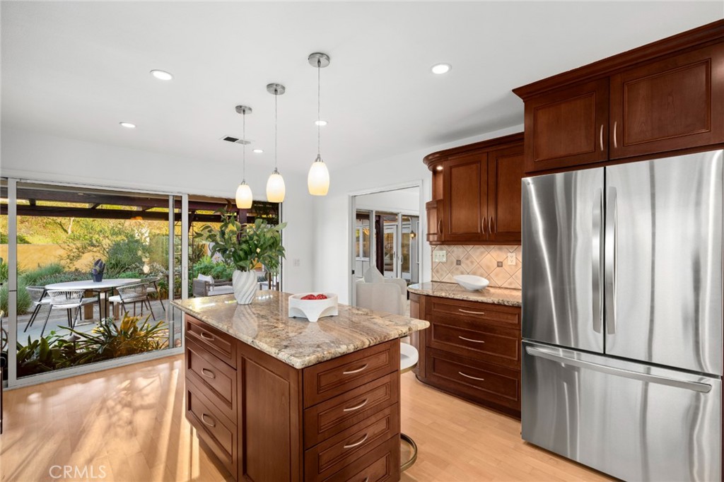 2421 Blackthorn Street