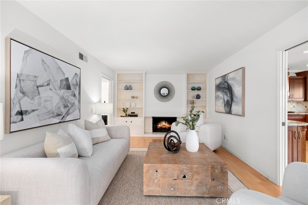 2421 Blackthorn Street