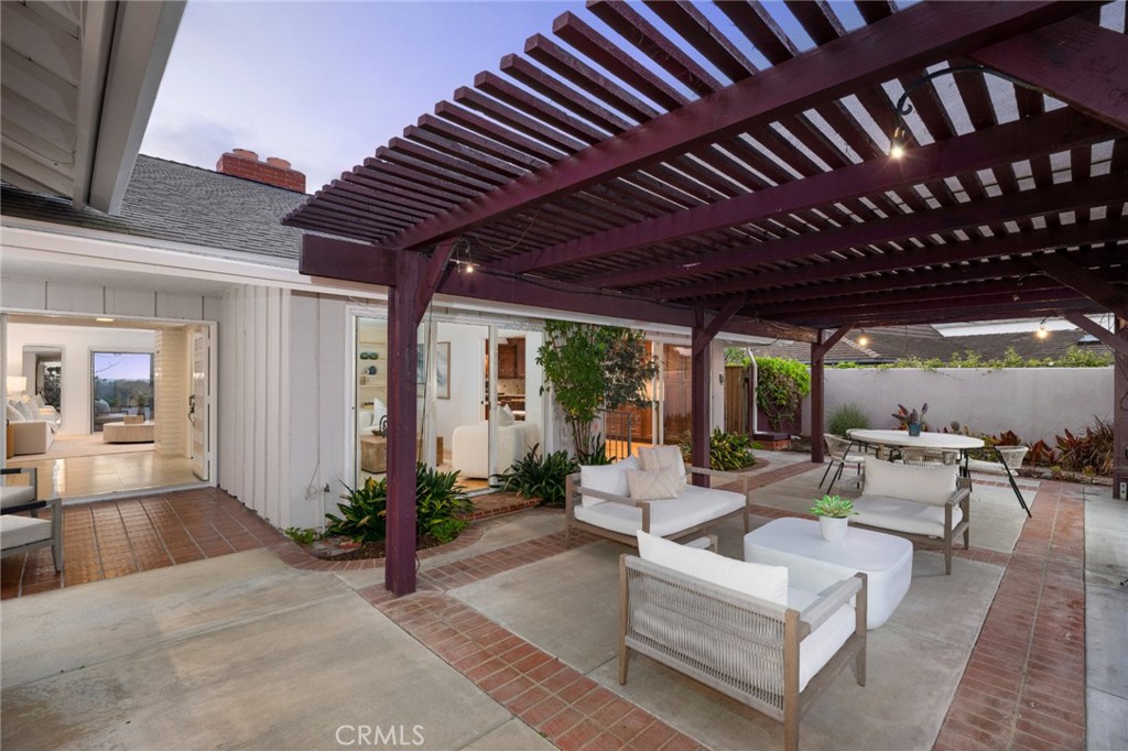 2421 Blackthorn Street