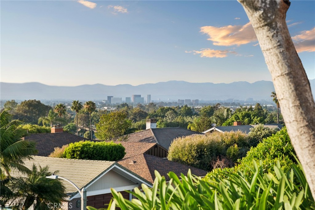 2421 Blackthorn Street