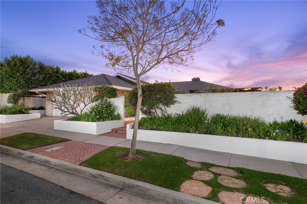 2421 Blackthorn Street