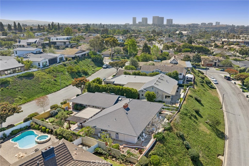 2421 Blackthorn Street