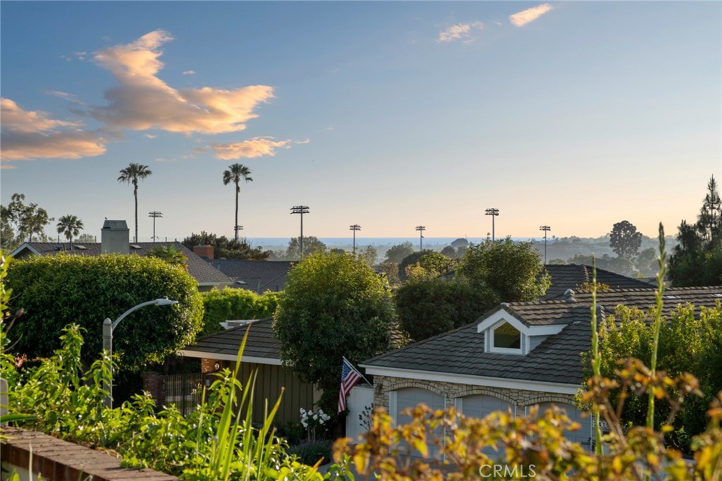 2421 Blackthorn Street