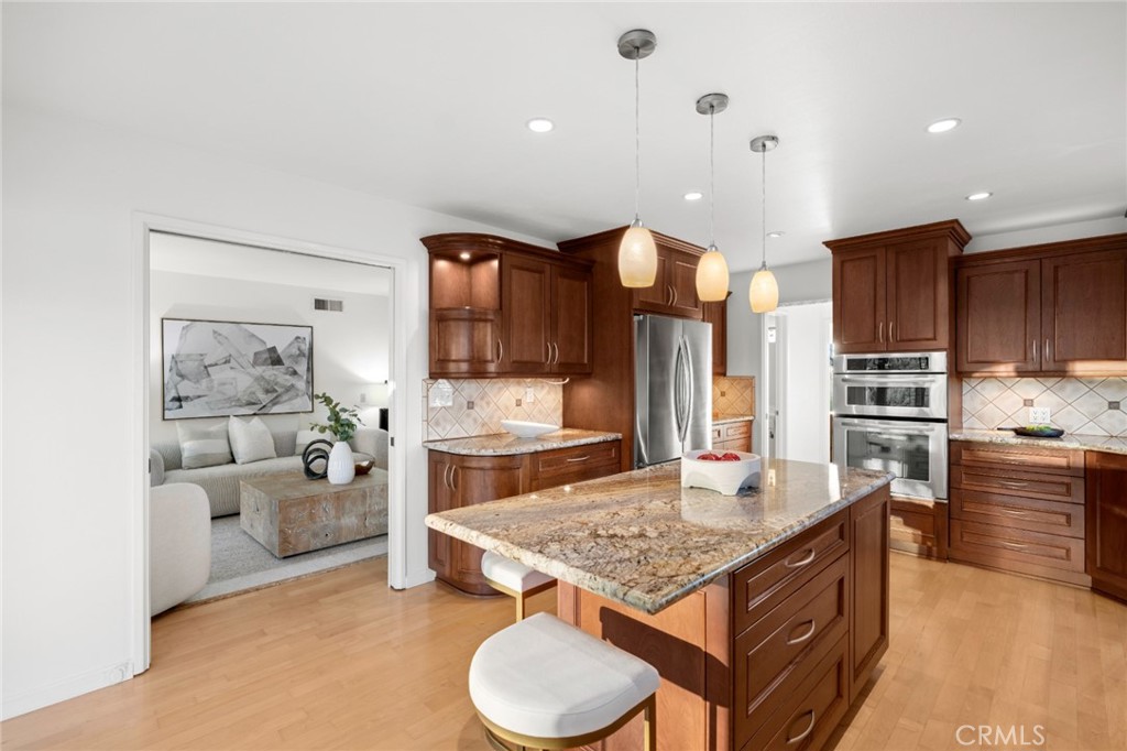 2421 Blackthorn Street