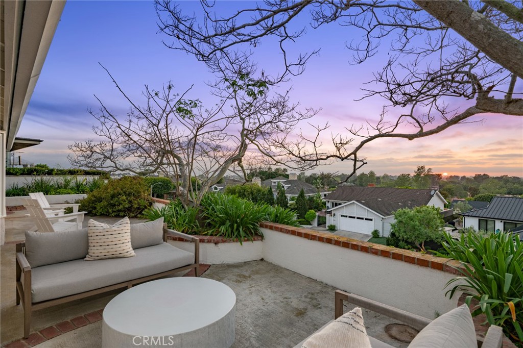 2421 Blackthorn Street