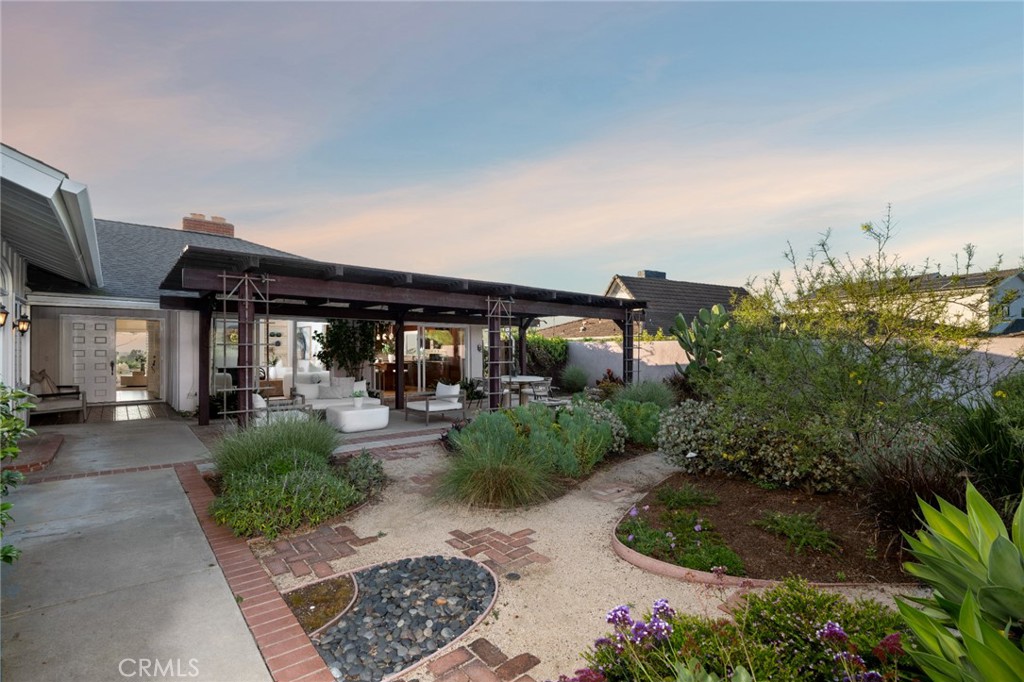 2421 Blackthorn Street