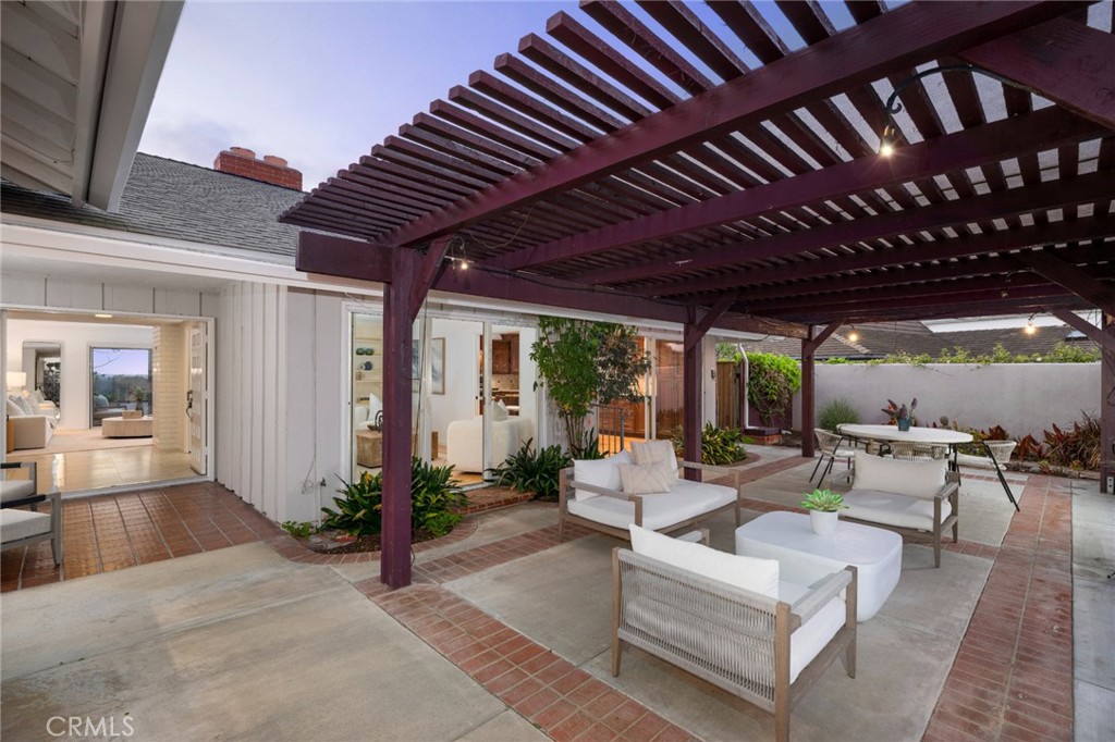 2421 Blackthorn Street