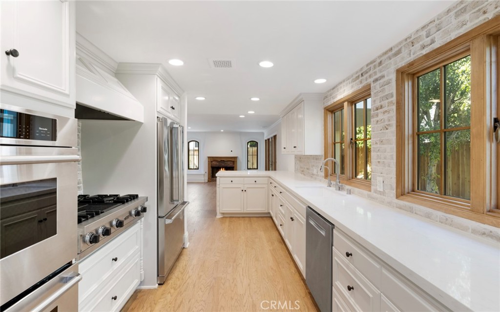 2214 Holly Lane