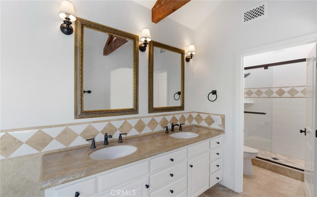2214 Holly Lane