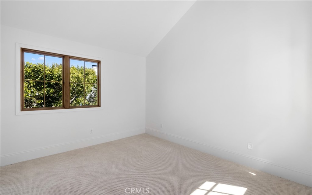 2214 Holly Lane