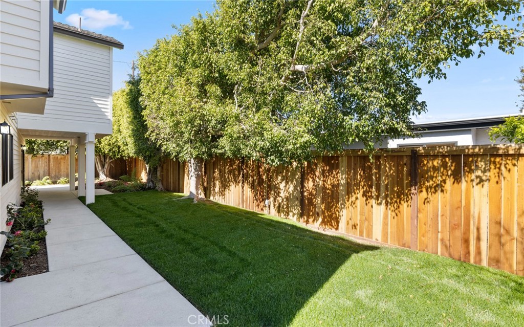 2214 Holly Lane