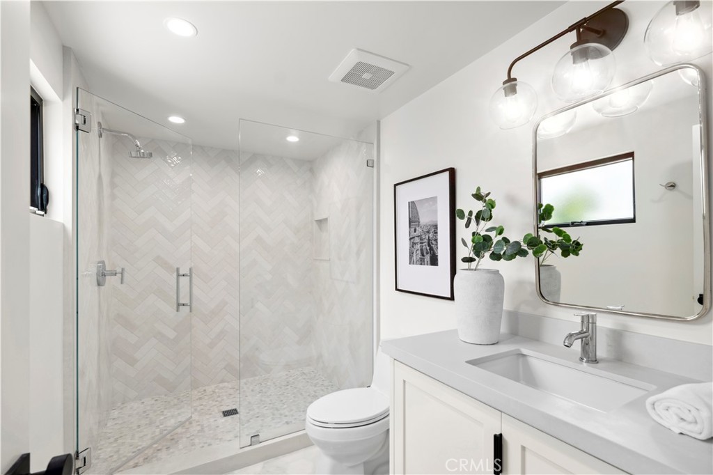 246 Fairview Lower Unit