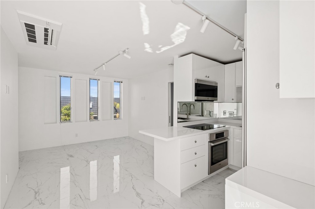 705 E Balboa A