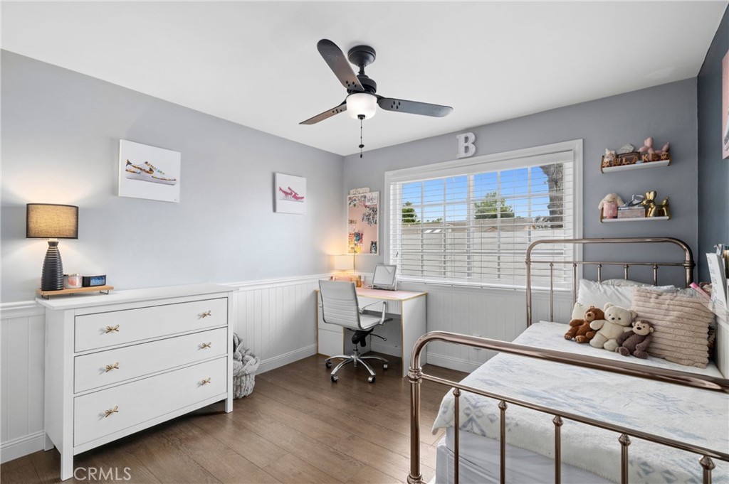 2729 E Dorothy