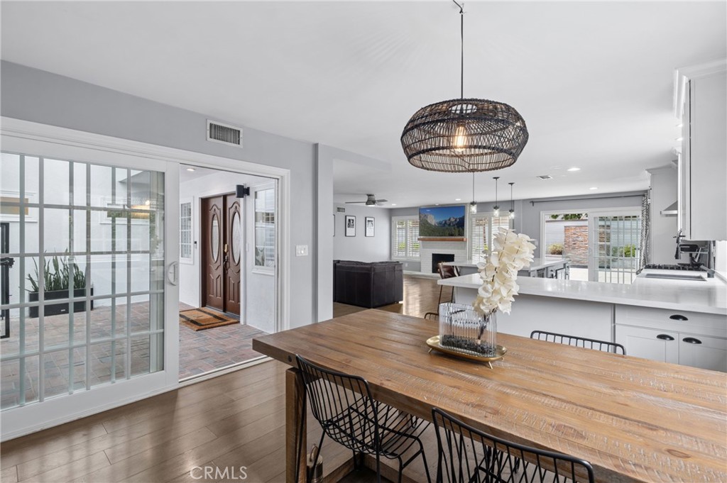 2729 E Dorothy