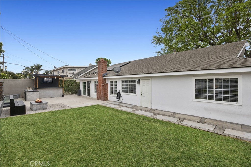 2729 E Dorothy