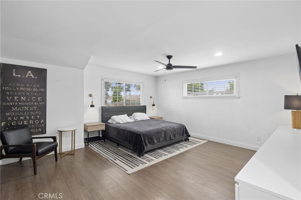 2729 E Dorothy