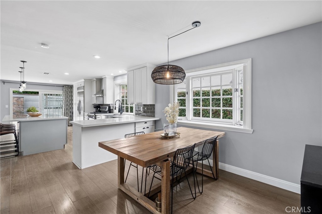2729 E Dorothy