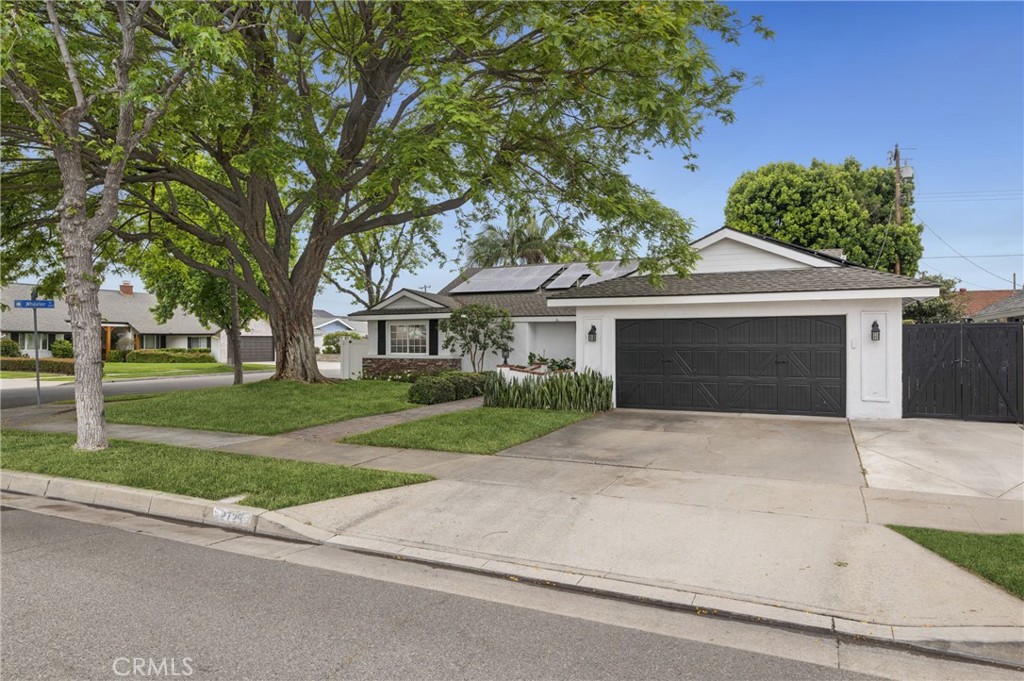 2729 E Dorothy