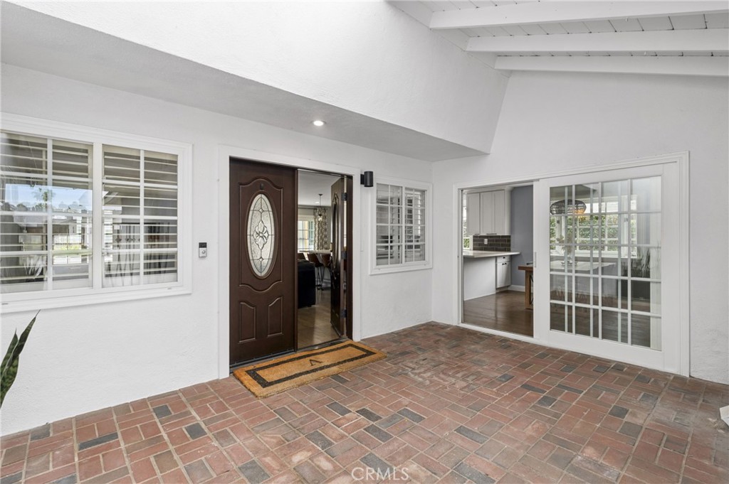 2729 E Dorothy
