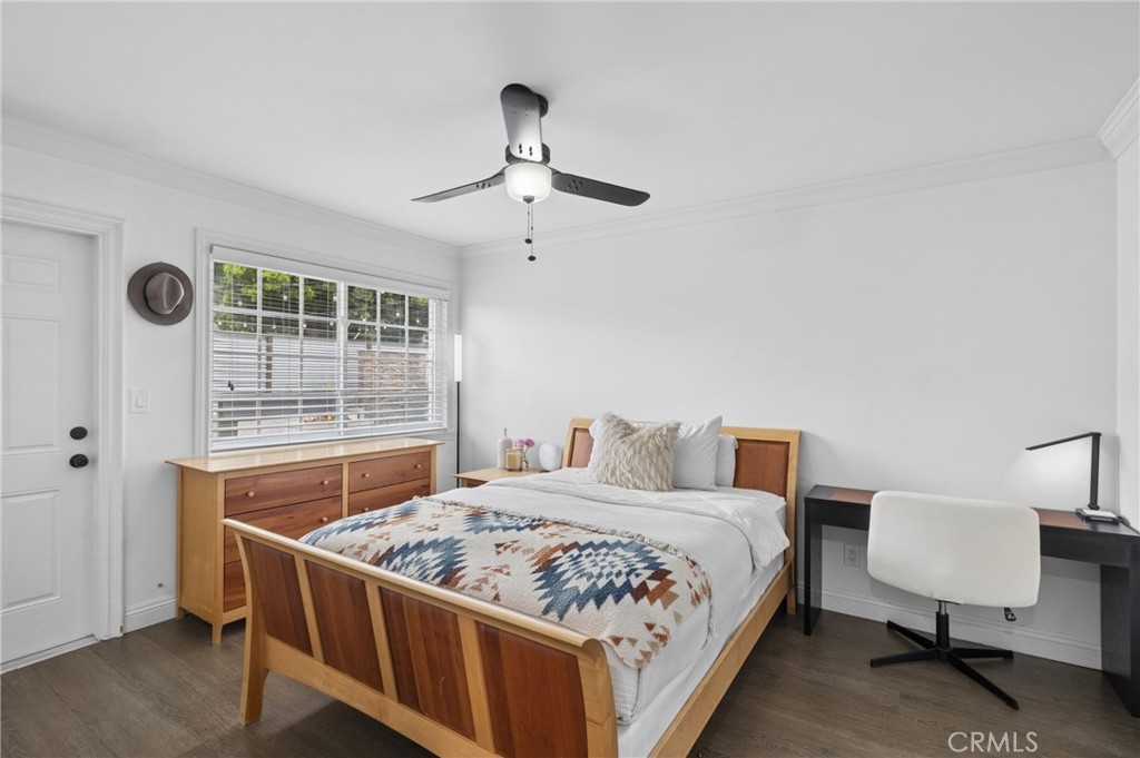 2729 E Dorothy
