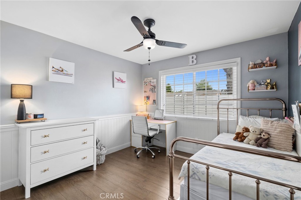 2729 E Dorothy