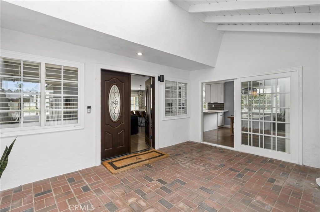 2729 E Dorothy