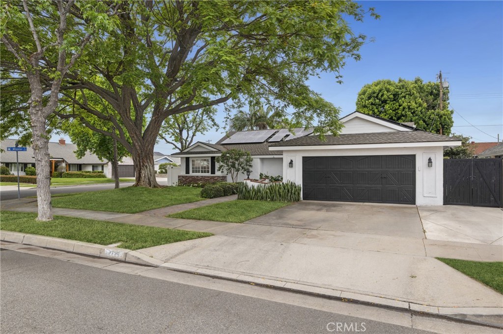 2729 E Dorothy