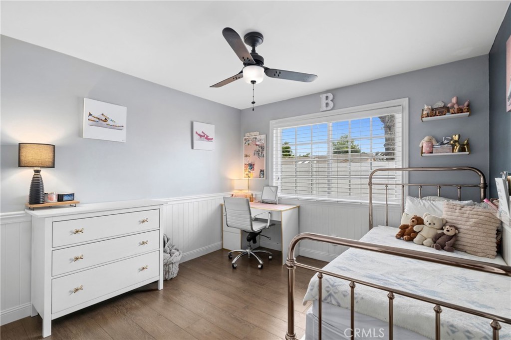 2729 E Dorothy