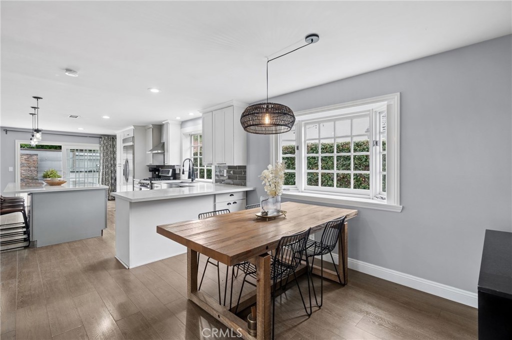 2729 E Dorothy