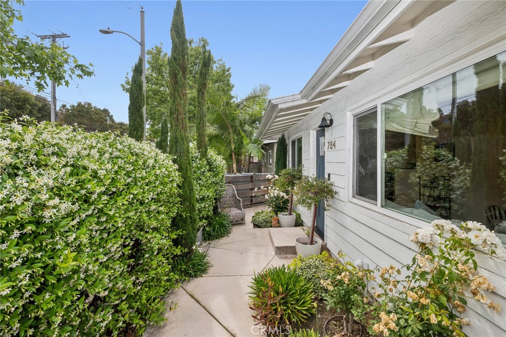 782 W 18th Street