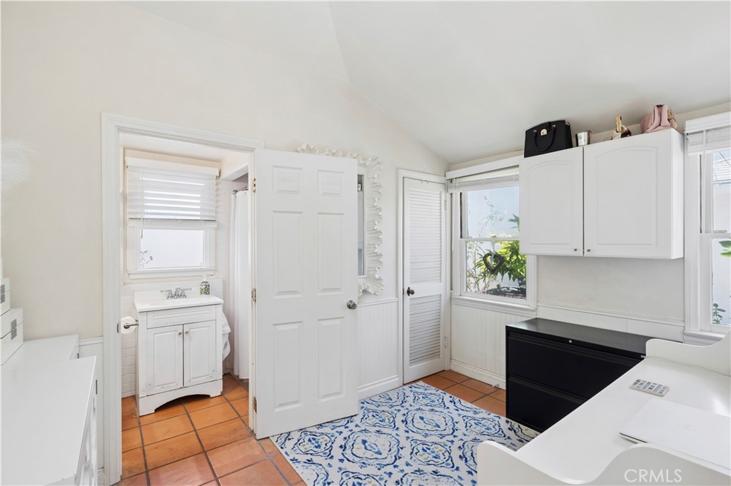 611 Larkspur