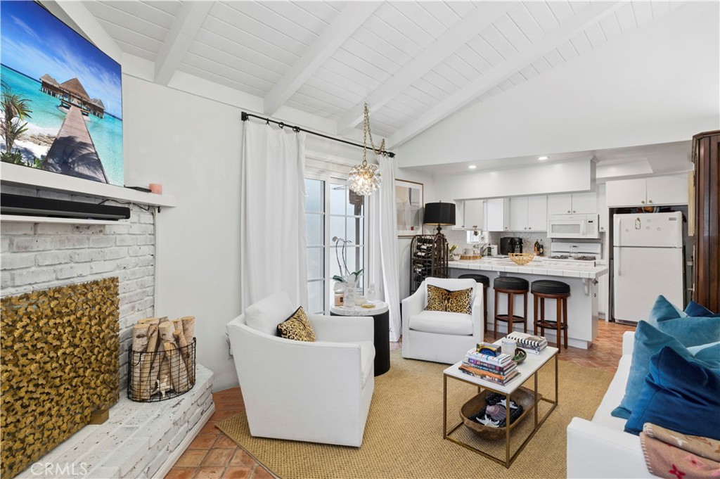 611 Larkspur