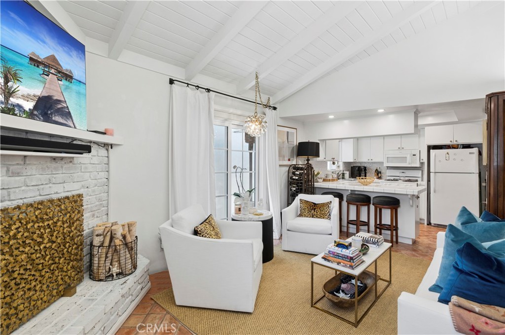 611 Larkspur