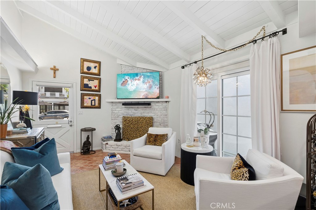 611 Larkspur