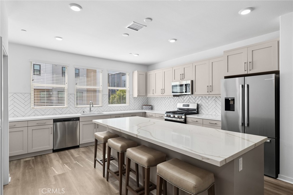 825 S Grable
