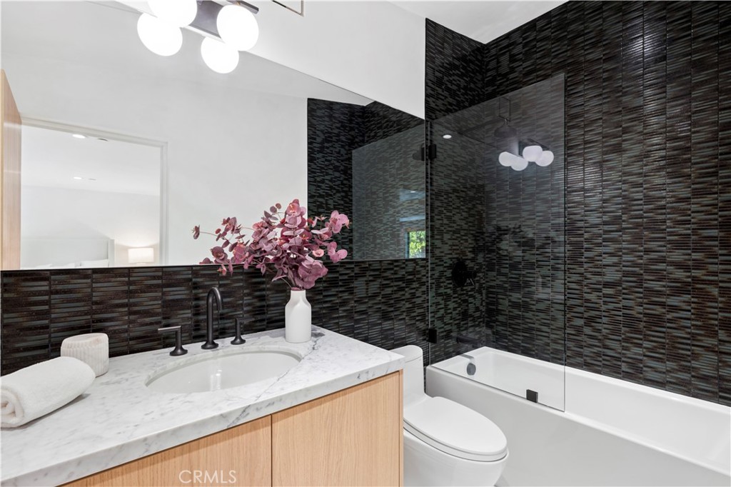 1120 White Sails Way