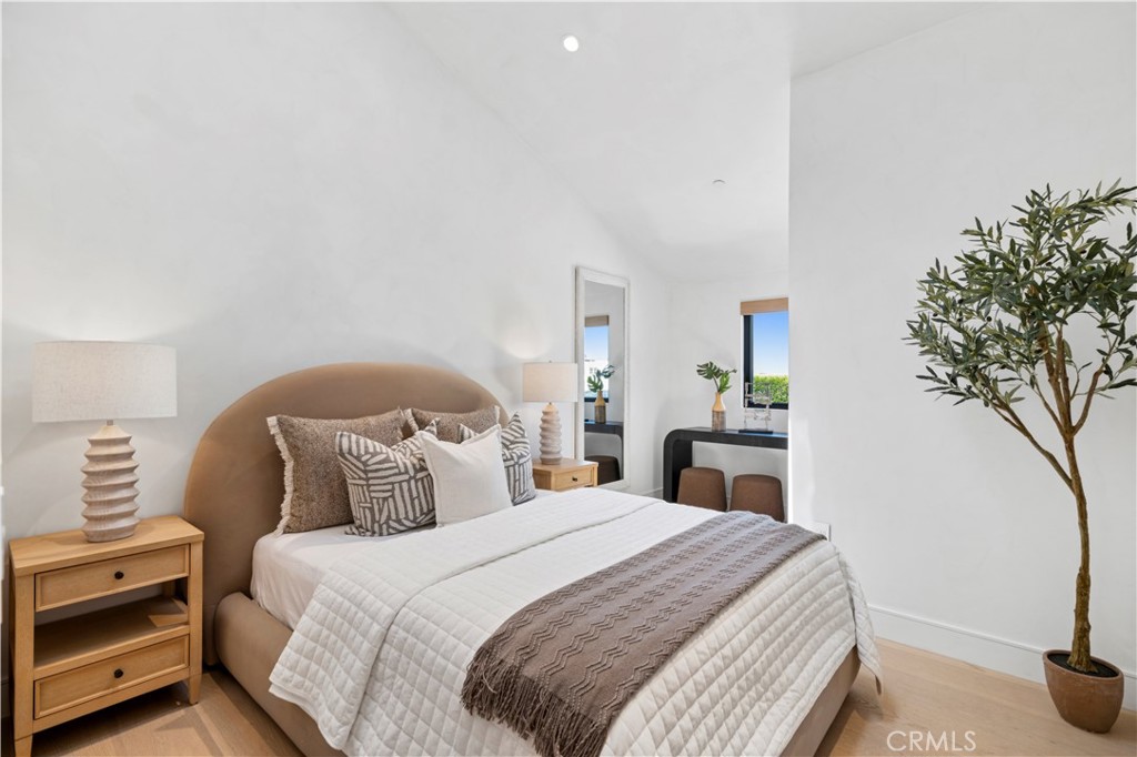 1120 White Sails Way
