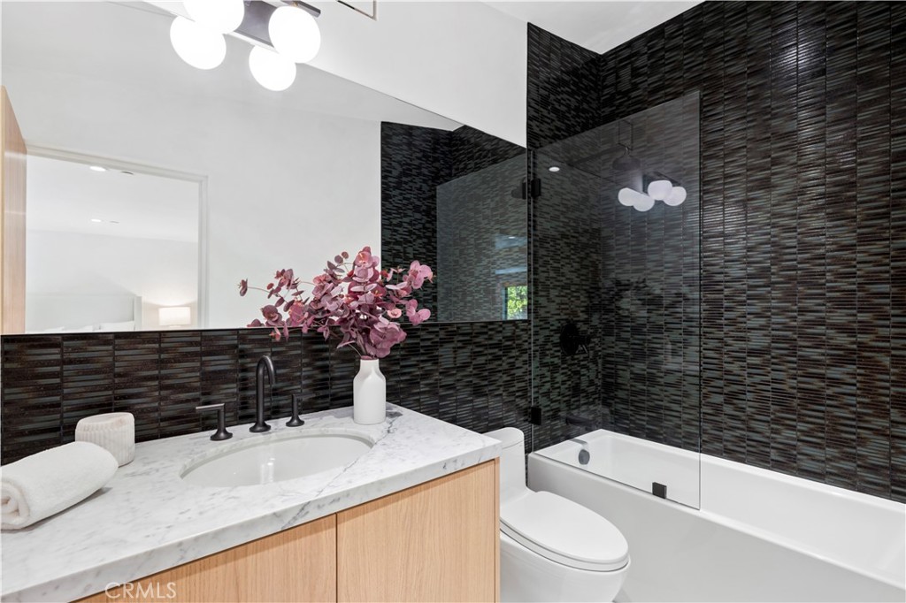 1120 White Sails Way